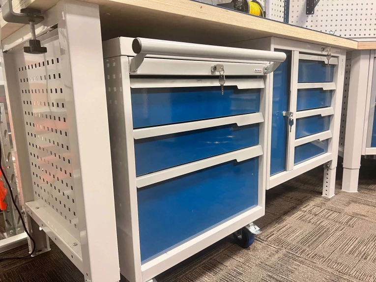 Стол-верстак Craft 1202.S24.3 купить в Тюмени Стол-верстак Craft 1202.S24.3 купить в Тюмени