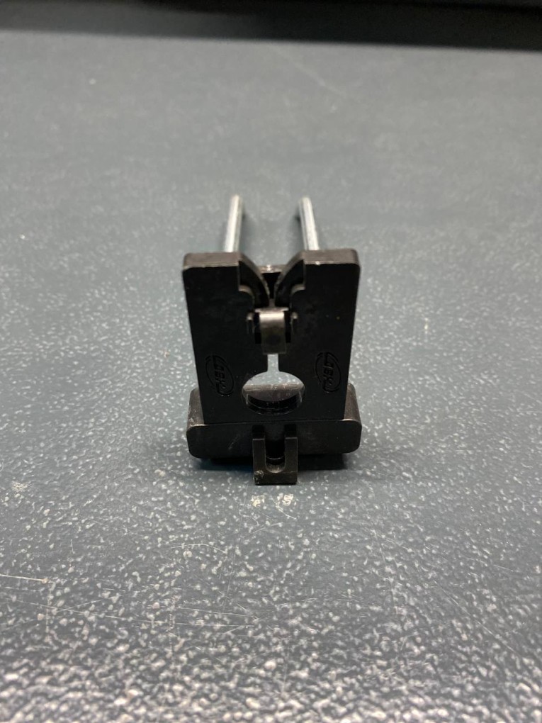 Крючок двойной 100 мм купить в Тюмени Крючок двойной 100 мм купить в Тюмени