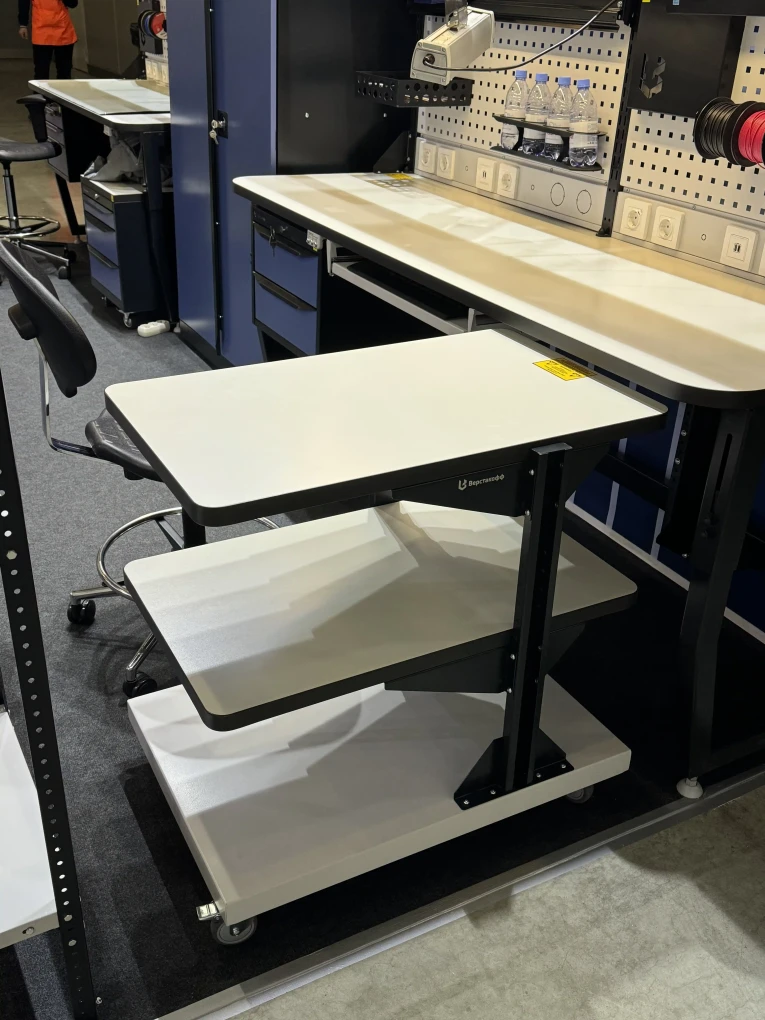 Подкатной антистатический стол SPC A купить в Тюмени Подкатной антистатический стол SPC A купить в Тюмени