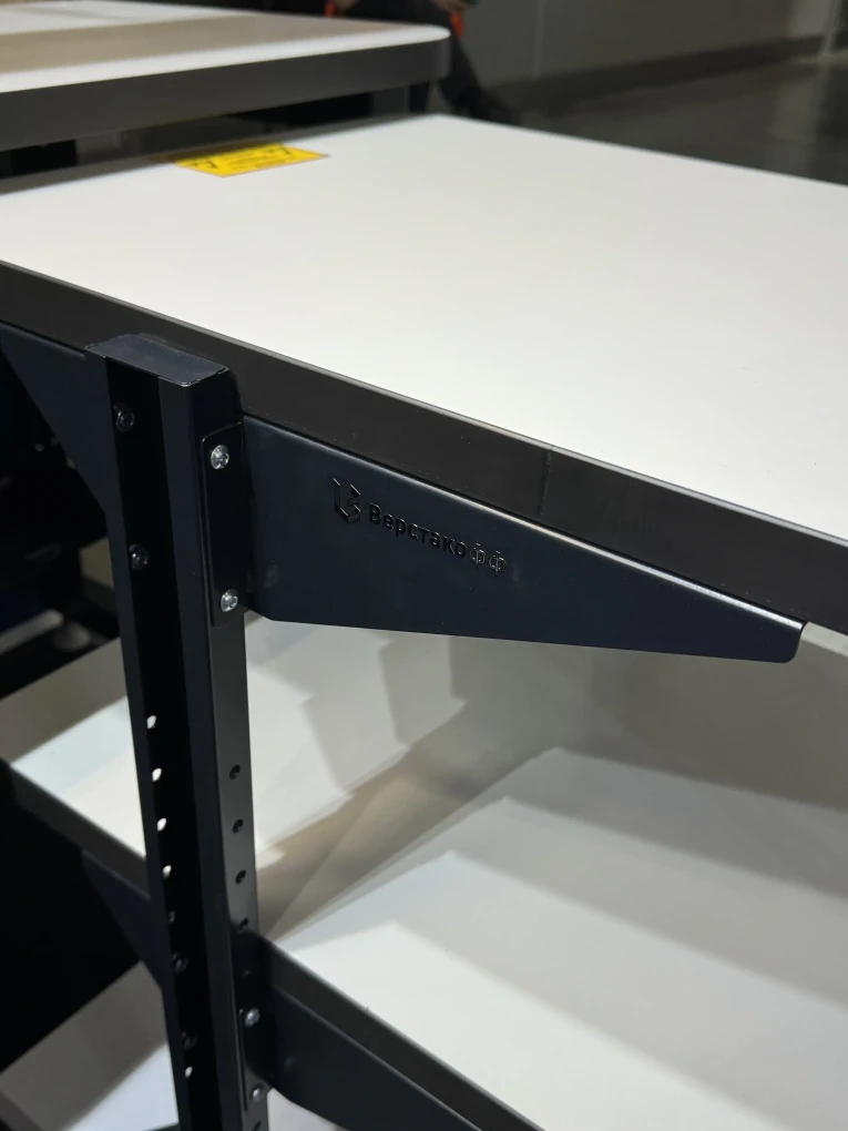 Подкатной антистатический стол SPC A купить в Тюмени Подкатной антистатический стол SPC A купить в Тюмени