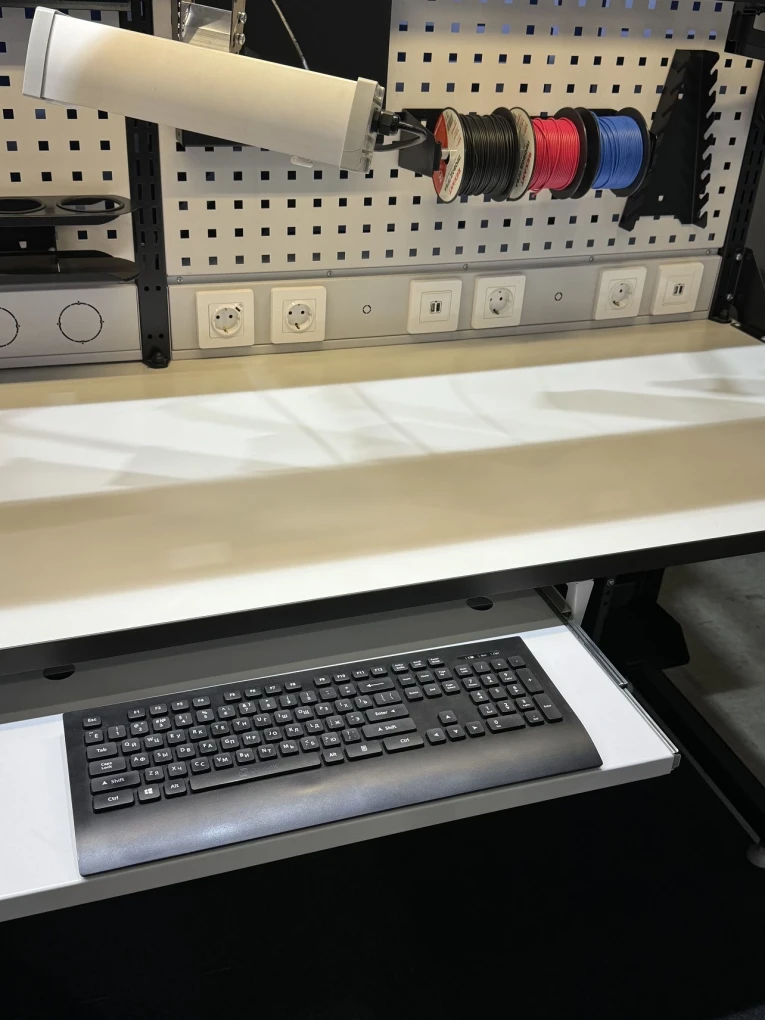 SPC Полка для клавиатуры купить в Тюмени SPC Полка для клавиатуры купить в Тюмени