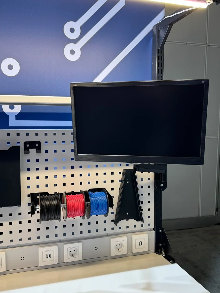 Кронштейн для монитора DBL купить в Тюмени Кронштейн для монитора DBL купить в Тюмени